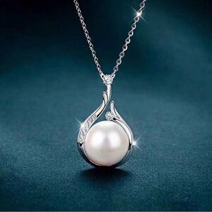 Silver Tone and Faux Pearl Pendant Necklace